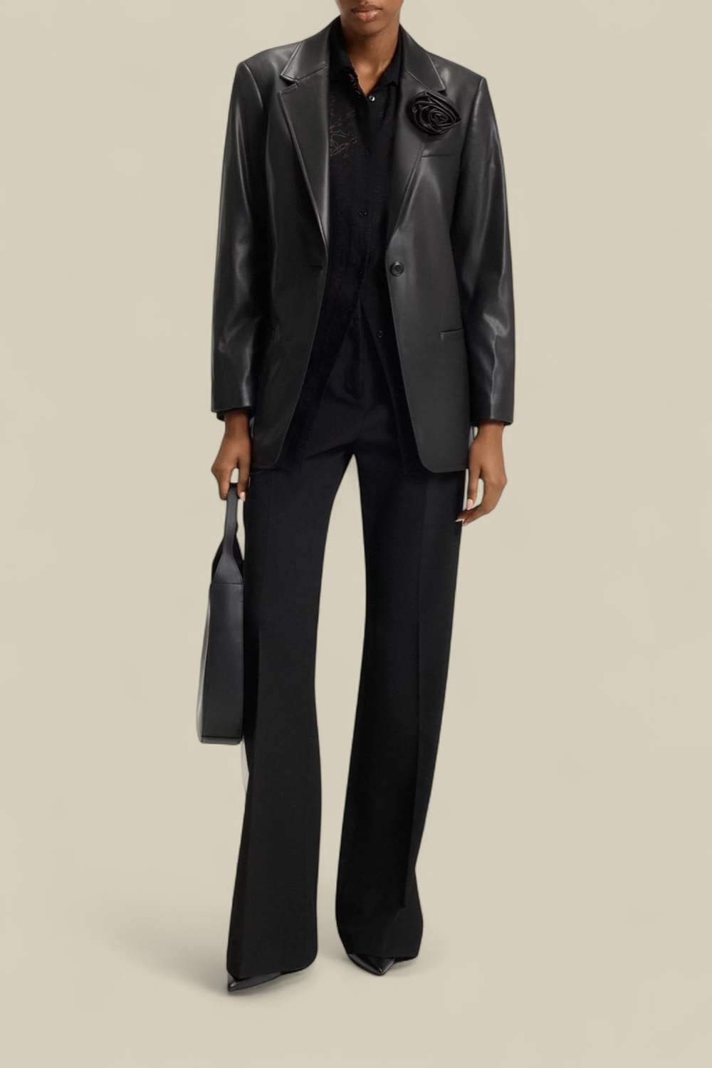 תמונת כל הלוק של בלייזר עור